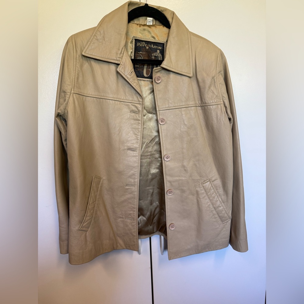 Cool 70s vintage leather coat.  Great fall color. Mint condition.